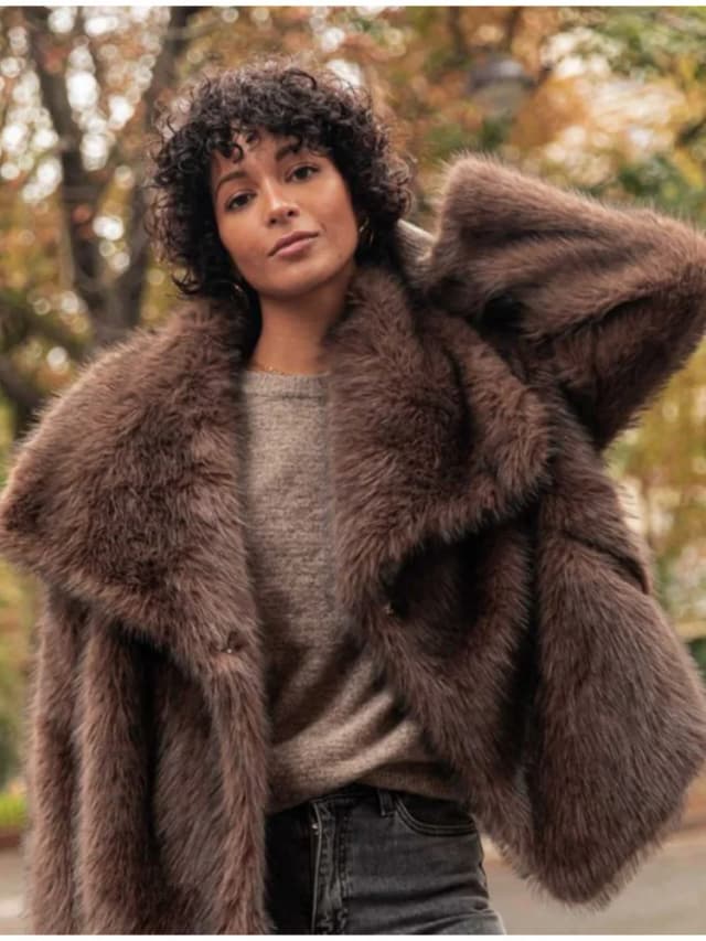 Veste en fausse fourrure à manches longues pour femmes, manteau chaud moelleux, revers féminin, court, monochrome, Lady Street, mode, hiver, 2024