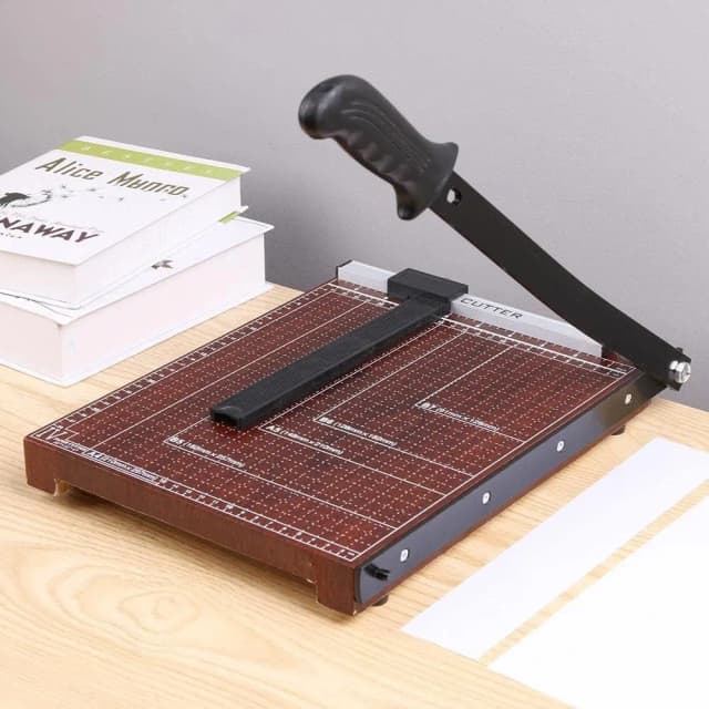 Coupe-cartes professionnel A4, peut couper 12 feuilles de papier, longueur de coupe 12 pouces, adapté au coupe-papier d'utilisation au bureau.